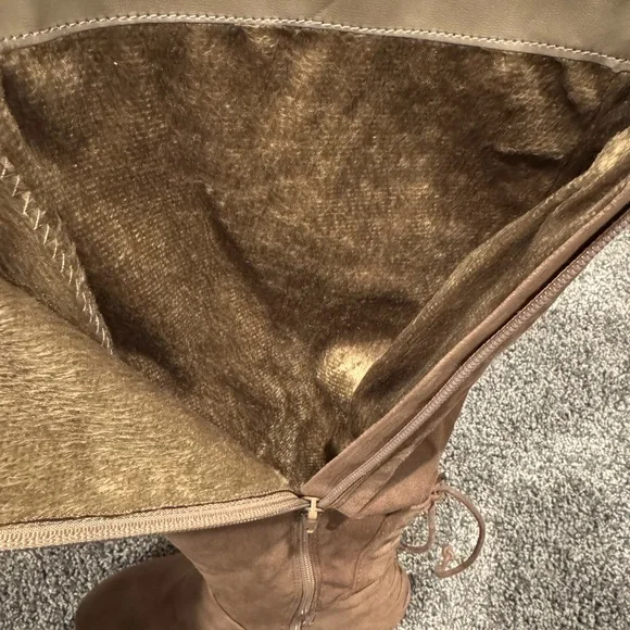 Journee Women's Taupe Wide Calf Knee-High Boots Size 8 EUC - Picture 8 of 16